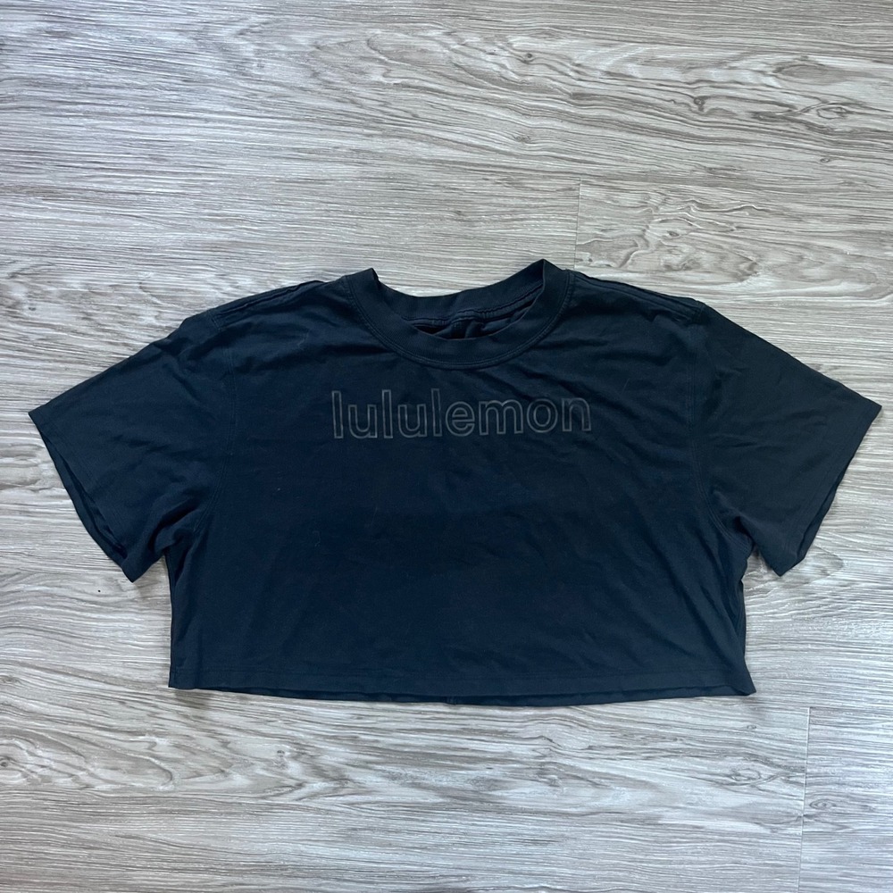 Lululemon Cates Crop Tee Black Logo Short Sleeve Activewear Shirt Size 10